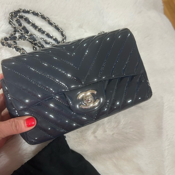 Chanel mini flap Chevron Patent Navy - Picture 14 of 16